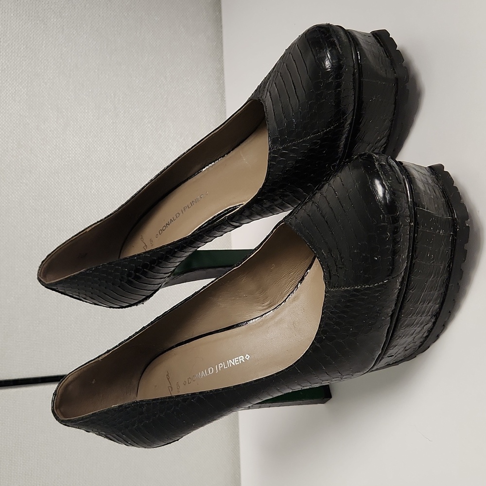 Lisa DJP 'Raz' Black Snakeskin Platform Pumps NWOB